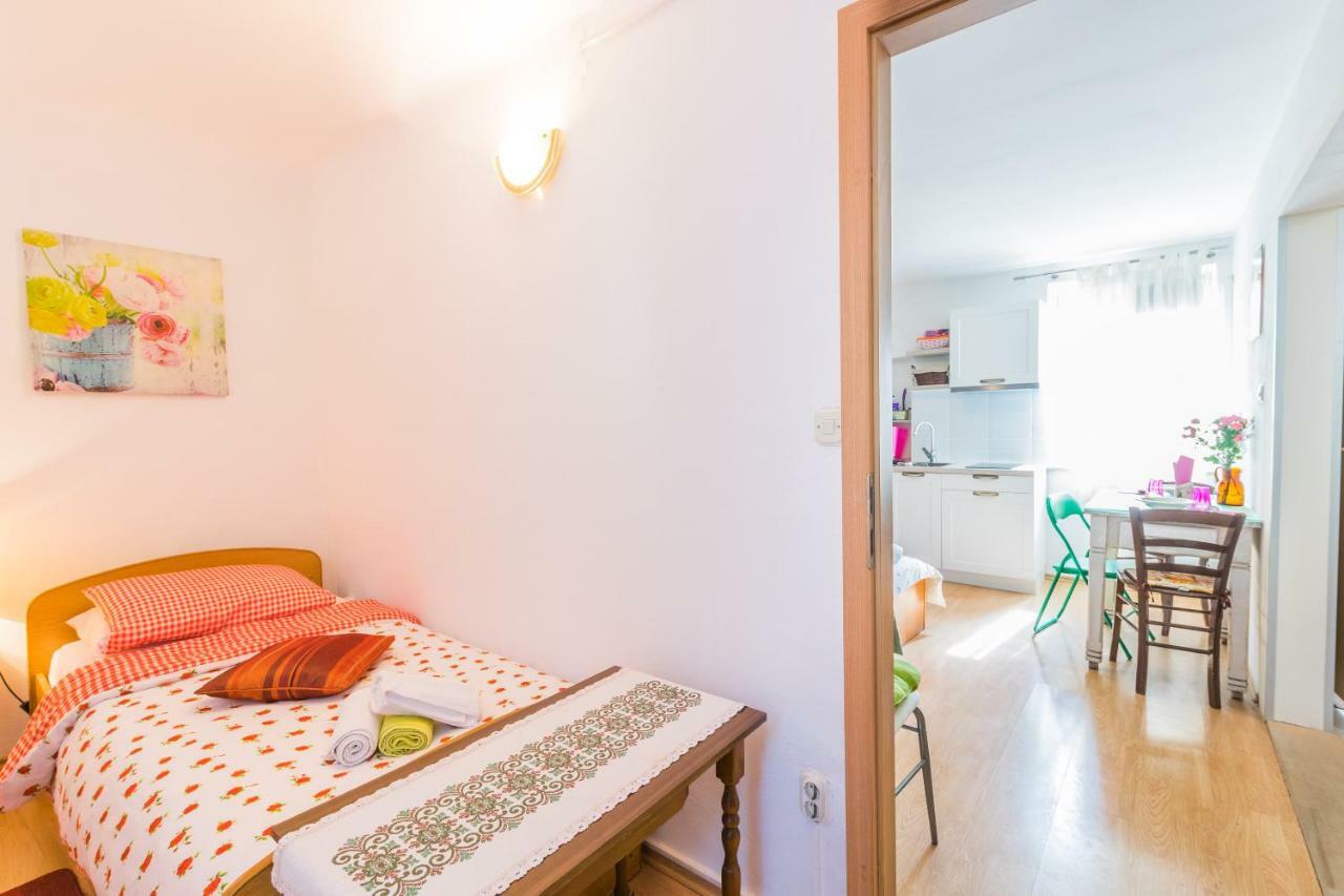 Beautiful Rustical Apt Ana In The Heart Of Rovinj Exterior foto